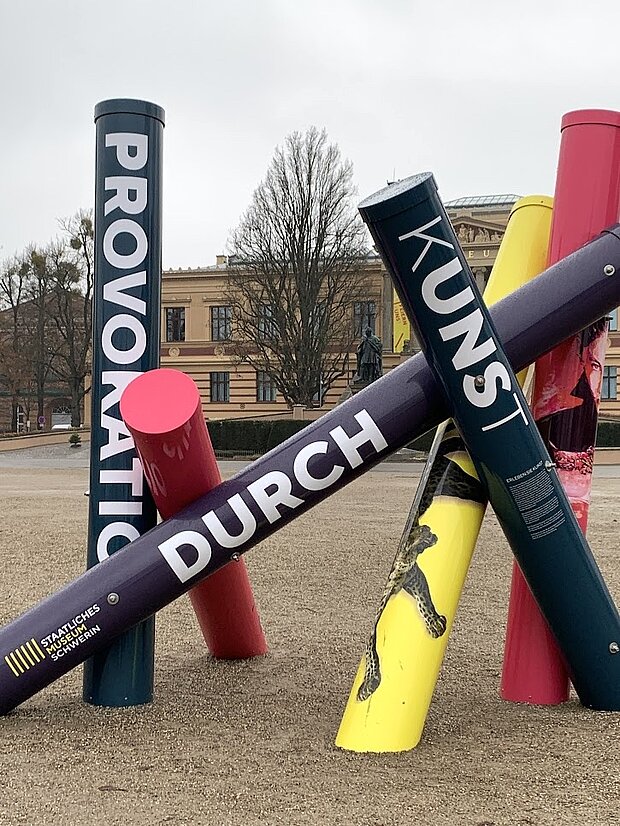 Provokation durch Kunst - Installation in Schwerin