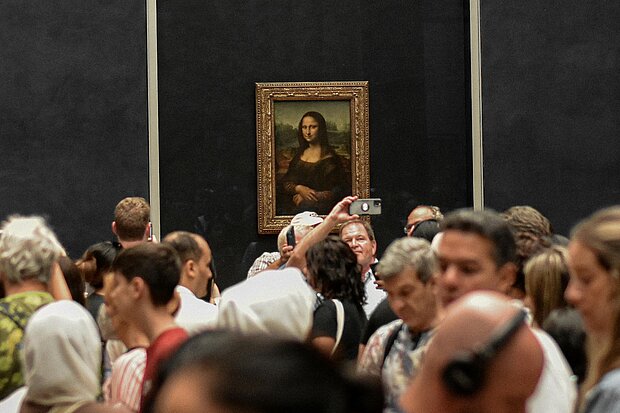 Besucher vor Bild Mona Lisa